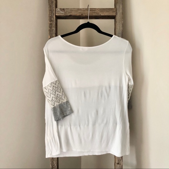 🤩 Detailed White Boutique Top - Picture 4 of 6
